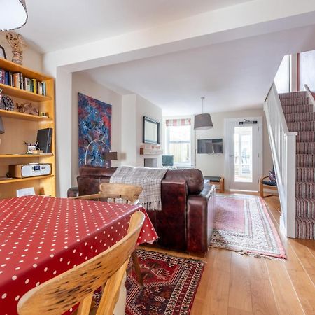 Chic 2-Bedroom Townhouse In Vibrant أبرجافني المظهر الخارجي الصورة